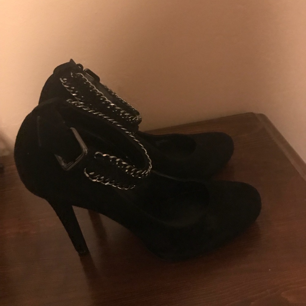 Shoes - Picture 2 of 3